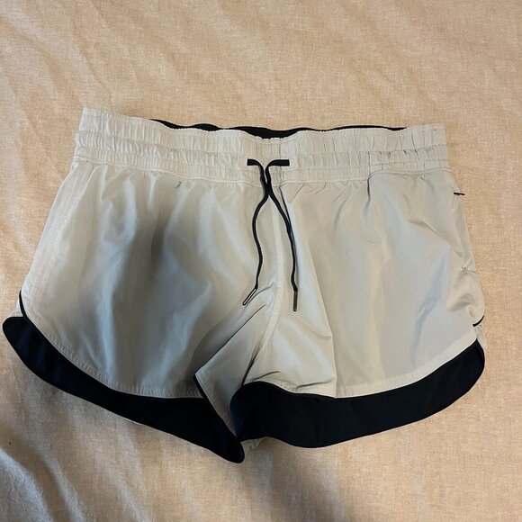 Lululemon Choose a Side Short - Picture 1 of 3